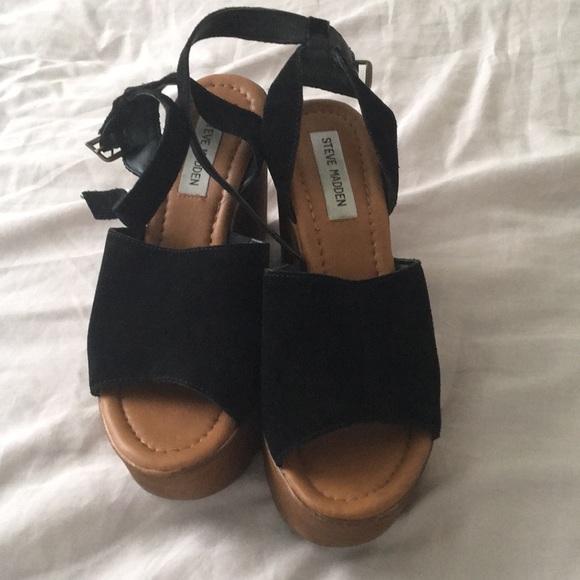 Steve Madden black suede wedge sandals. 8 - Picture 2 of 6
